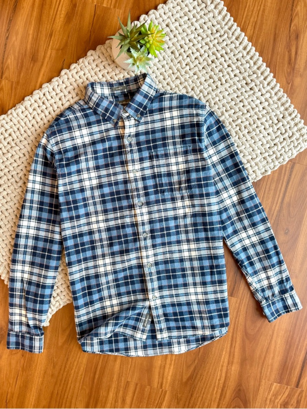 Eddie Bauer | Men’s Favorite Flannel Classic Fit in Blue Plaid | Medium